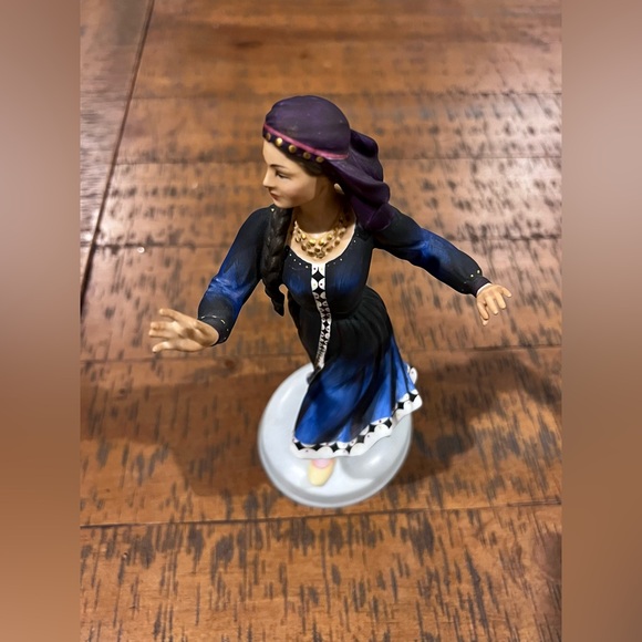 Royal Doulton Dancers of the World Kurdish Dancer – Signed! - Picture 5 of 9